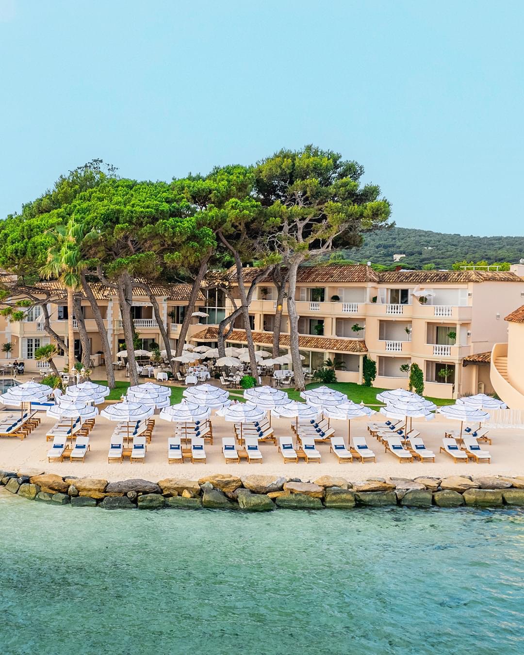 LV By The Pool : L’hôtel Cheval Blanc Saint-Tropez métamorphose sa ...