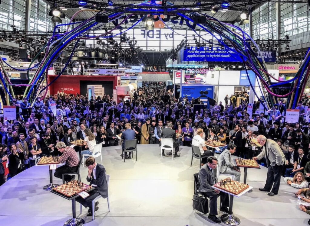 ArtBen à VivaTech lors d'un tournoi d'échecs avec Garry Kasparov.